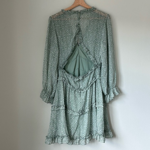 Green Floral Boho Dress with Ruffles and Cutout Back - Picture 2 of 2